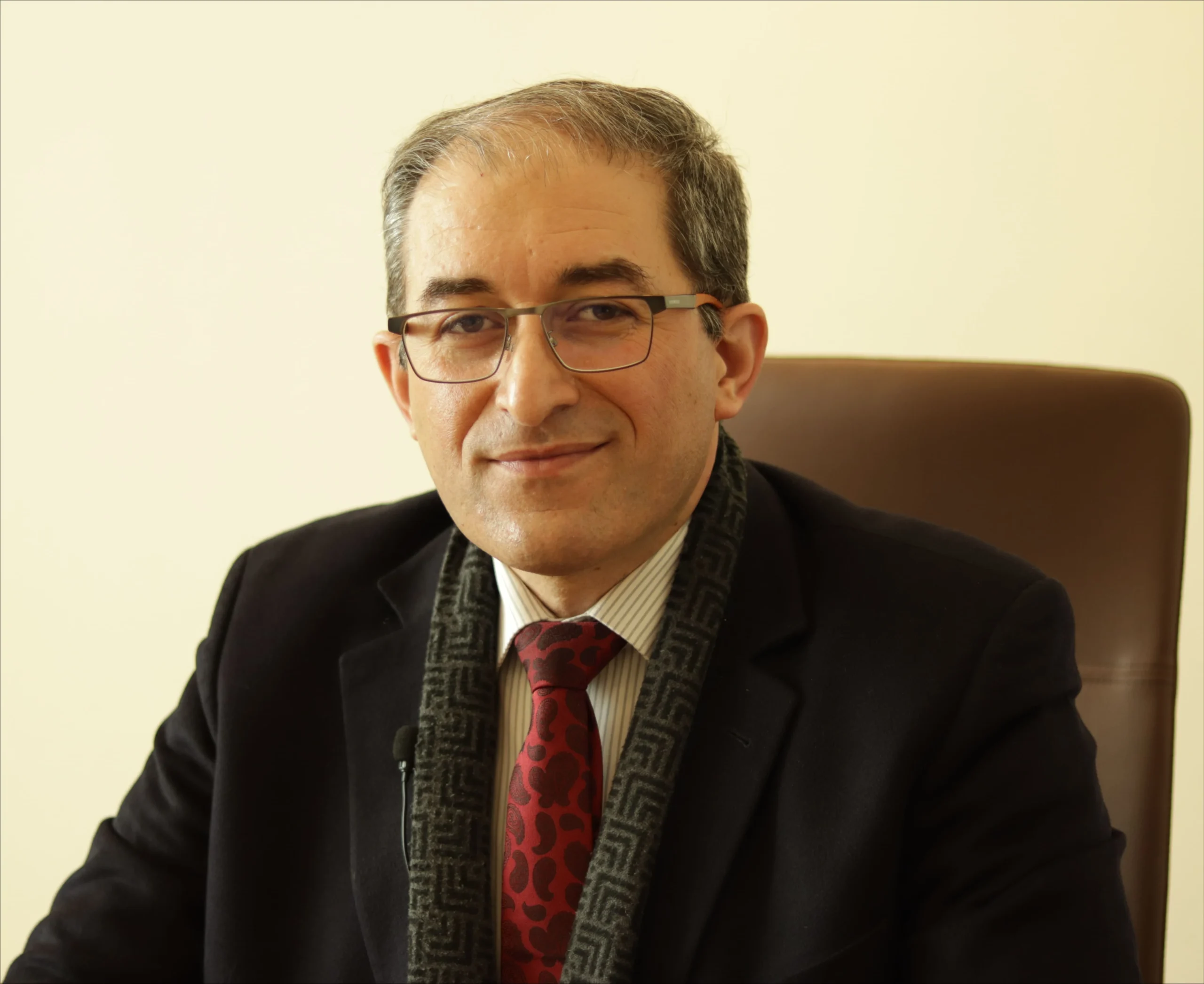 الدكتور عمر الزين اخصائي جراحة عامة استشاري جراحة المنظار في عمان دكتور جراحة عامة في الأردن